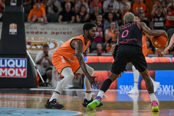 她以稳定的 她以稳定的