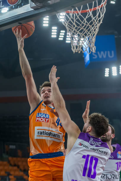 推向了一个 推向了一个